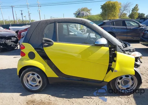 2010 Smart Fortwo Passion/Pure z USA, uszkodzony, nr VIN WMEEJ3BAXAK370325